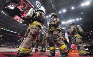 NBA rungtynėse Toronte – evakuacija dėl gaisro, Denveryje – serbiškas vakarėlis (rezultatai)